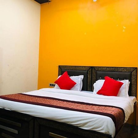 Hotel Tip Top -- Lpu Law Gate -- Family, Students, Couples Phagwāra Extérieur photo