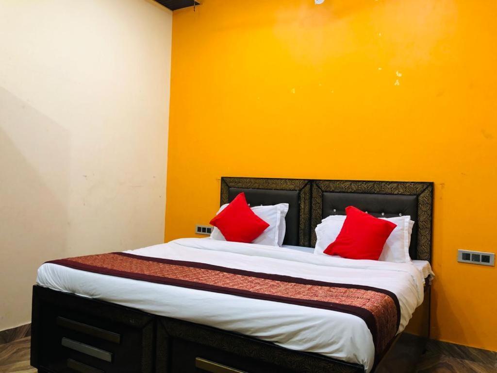 Hotel Tip Top -- Lpu Law Gate -- Family, Students, Couples Phagwāra Extérieur photo