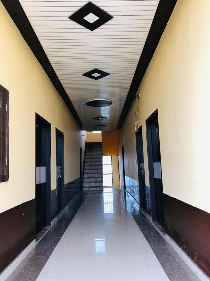 Hotel Tip Top -- Lpu Law Gate -- Family, Students, Couples Phagwāra Extérieur photo